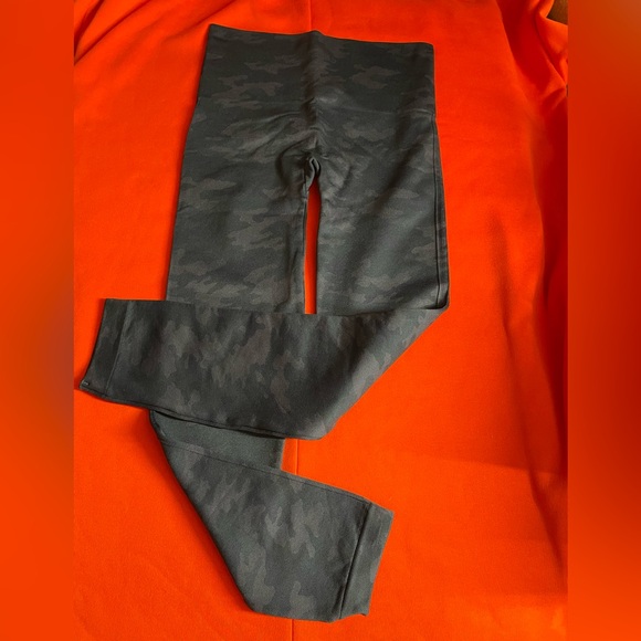 Spanx Camo Design Leggings - Picture 1 of 4